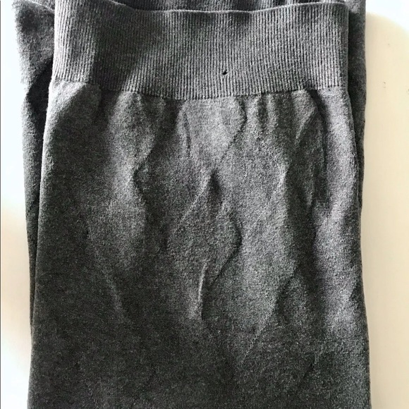 Old Navy  Men’s V Neck Knit Vest Gray Argyle  S Cotton - Picture 3 of 14